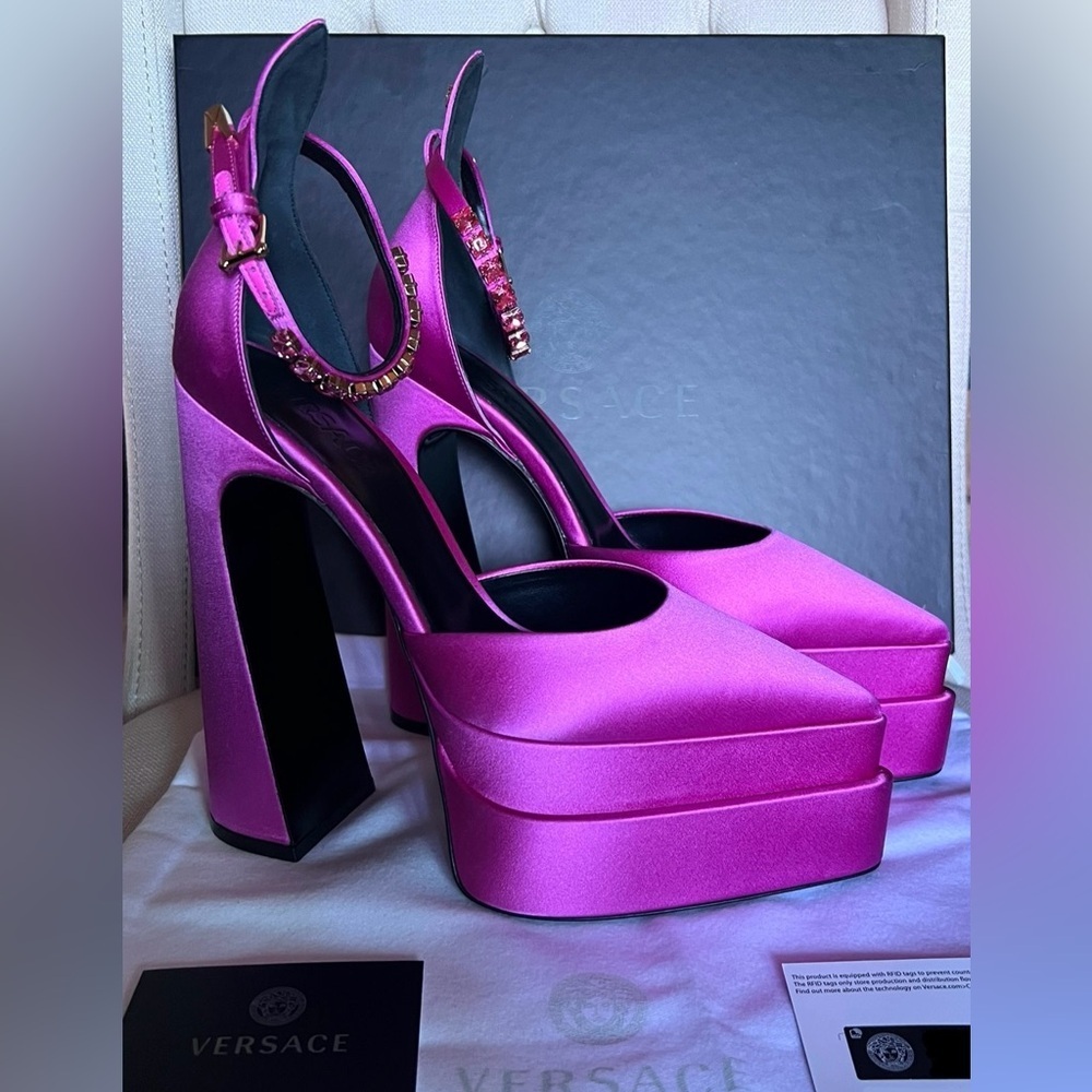 VERSACE Decollete Pink Lemonade Satin Platform Crystal Pointy Heels EU 40 - Picture 8 of 16